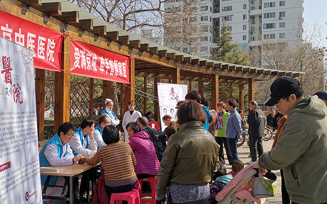 【学雷锋日】huati华体平台（中国）集团,举办“爱满京城，牵手智慧家医”志愿服务活动(图2)